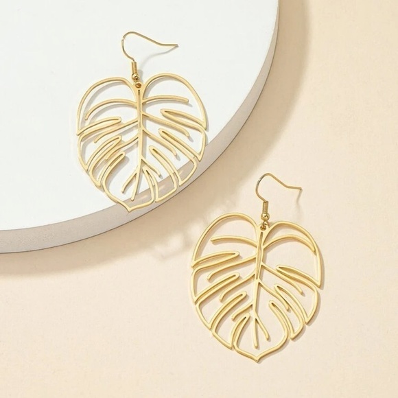 18k Gold Tone leaf earrings ✨​​​